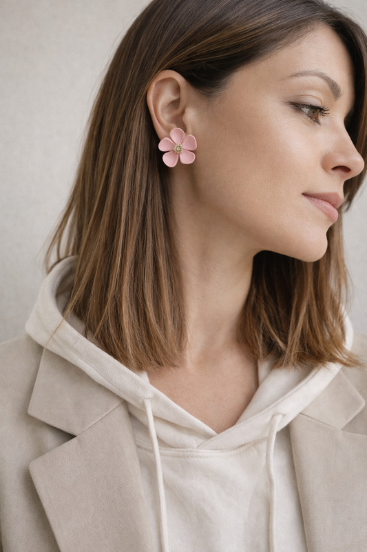 Orecchini fiori color rosa pesca.