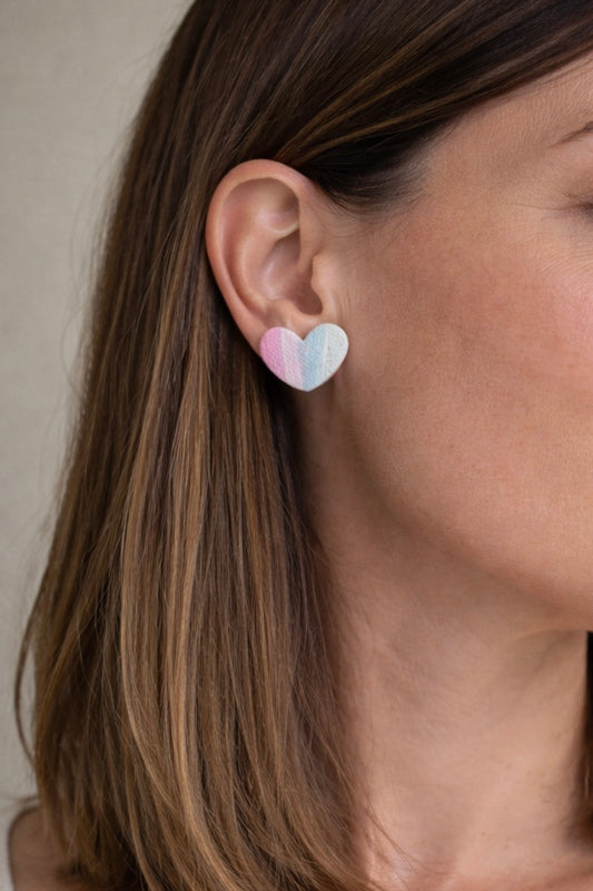 Orecchini a cuore pastello con texture tessuto