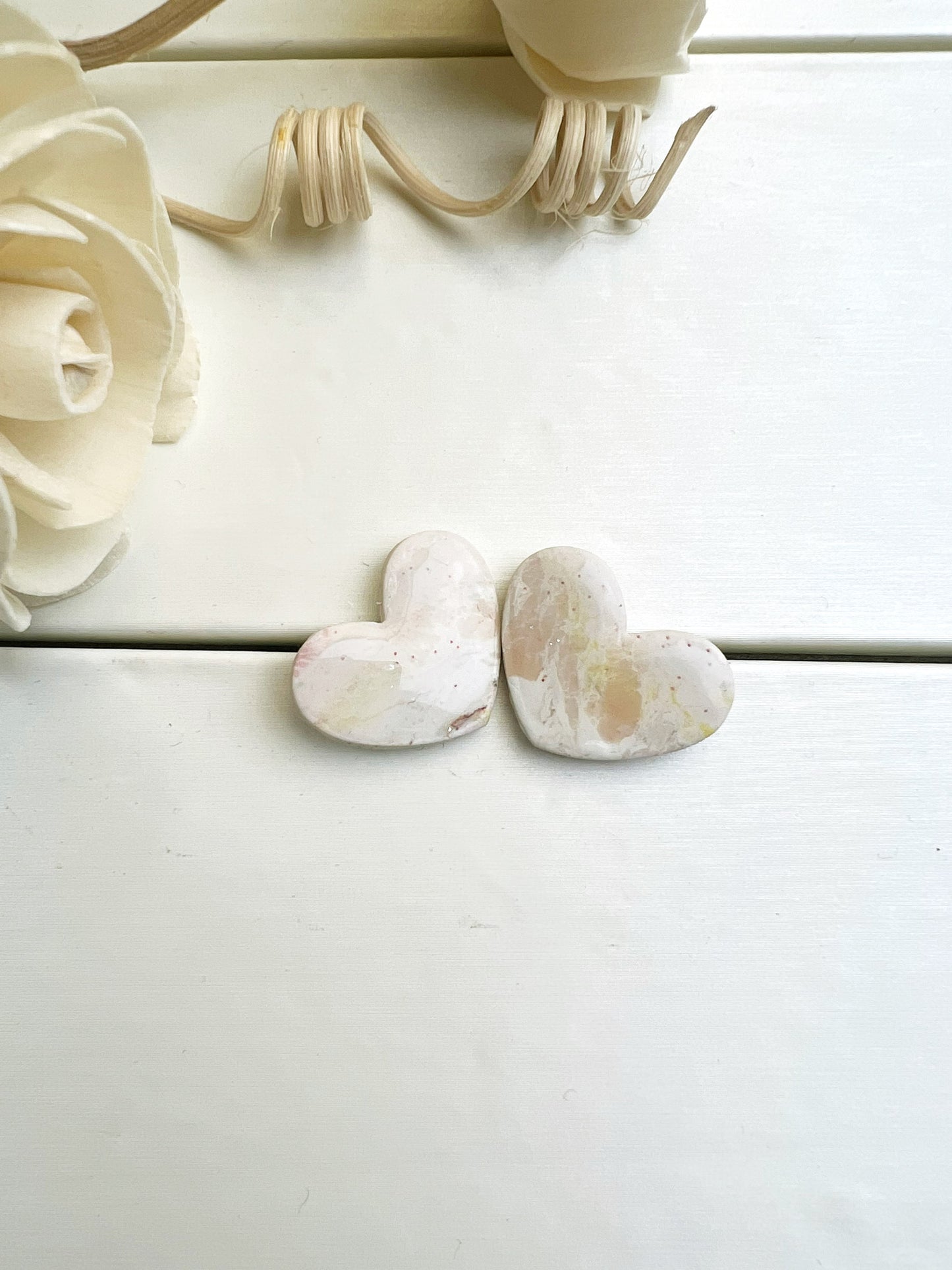 Handcrafted white and beige marbled heart earrings